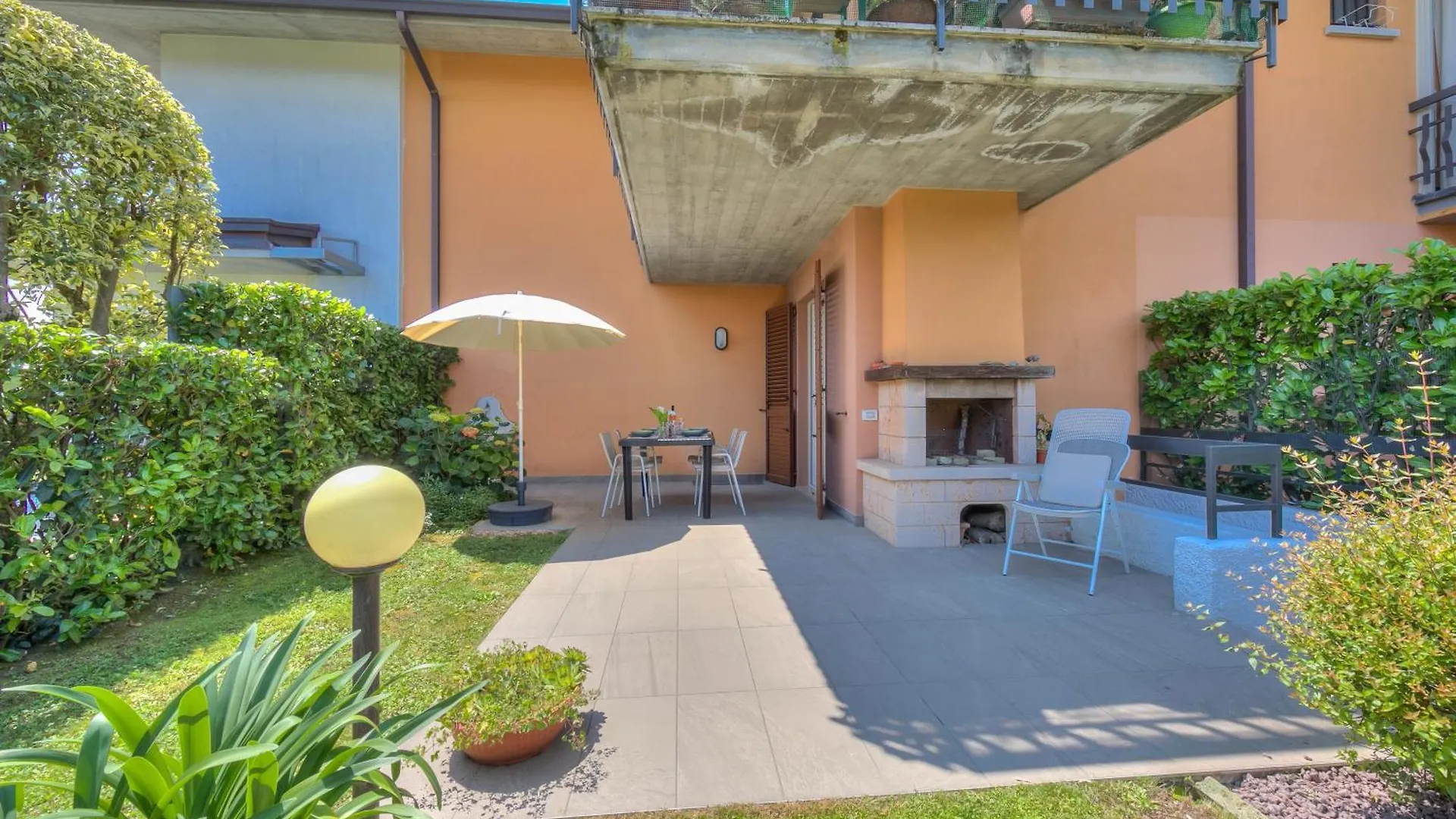 Apartment La Casa Accanto With Shared Pool - Happy Rentals Padenghe sul Garda Italy