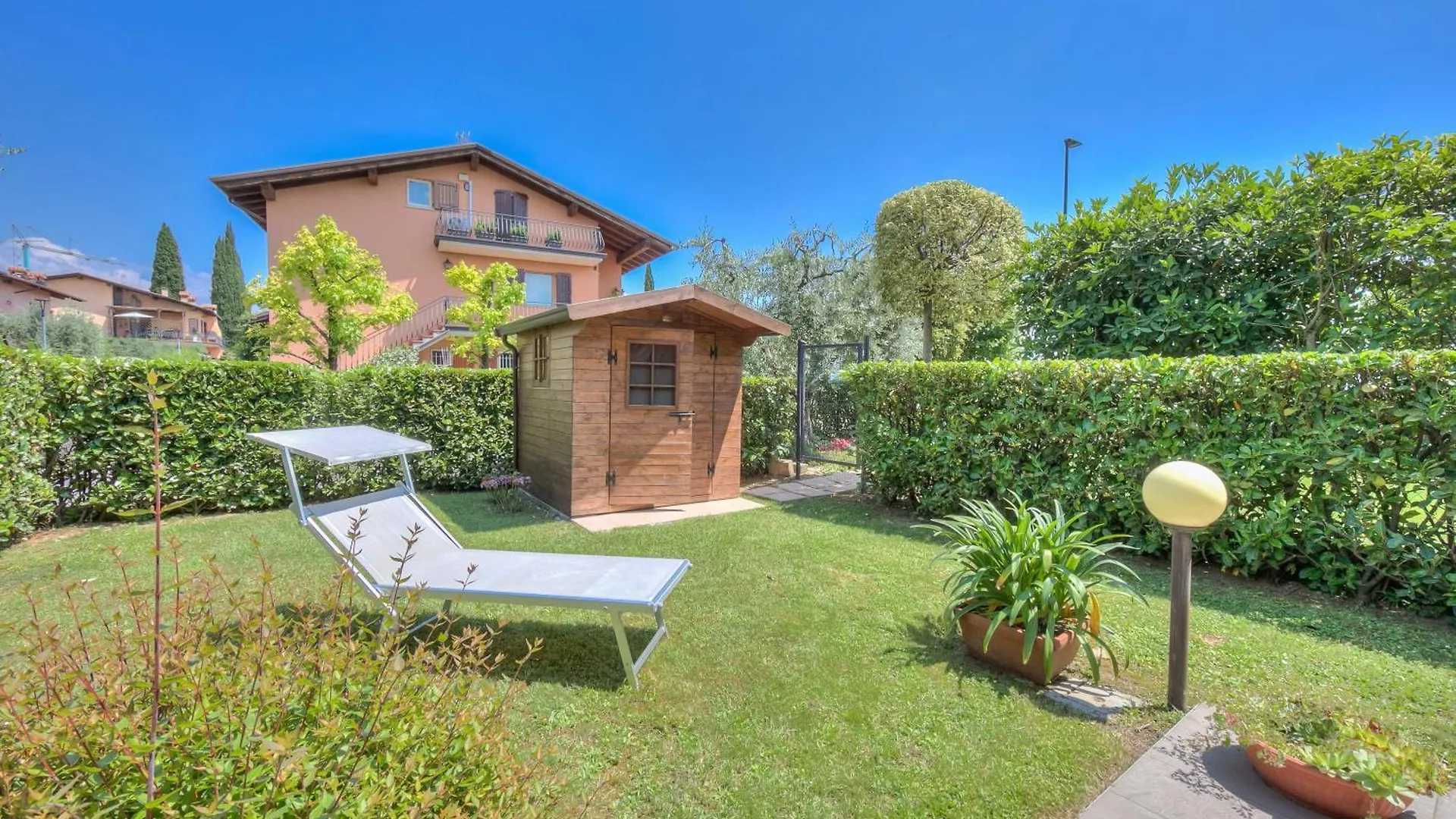 La Casa Accanto With Shared Pool - Happy Rentals 加达湖畔帕登赫